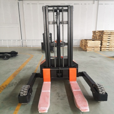 1.5t Rough Terrain Stacker