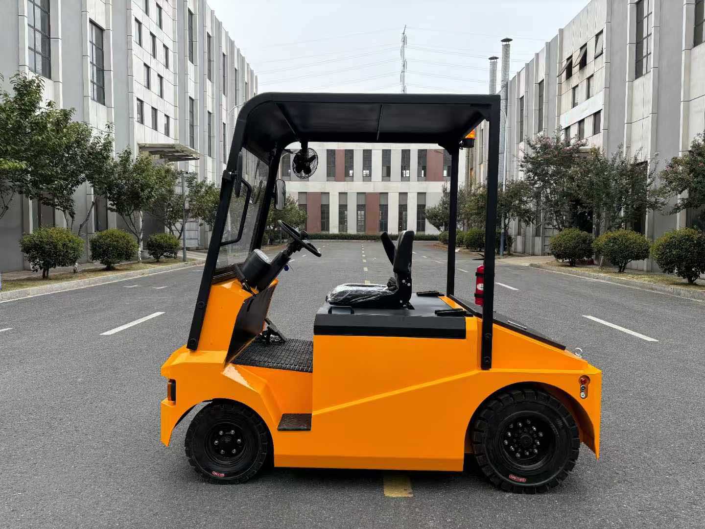 15-ton-electric-compact-tractor-power-tractor